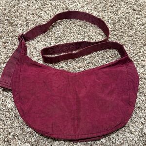 Baggu medium crescent, oxblood